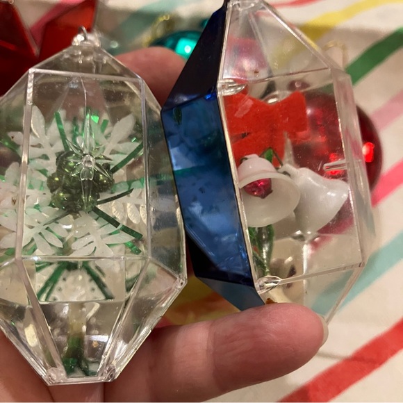 9 Vintage Jewel Brite 1960s Plastic Christmas Ornaments - Picture 5 of 12